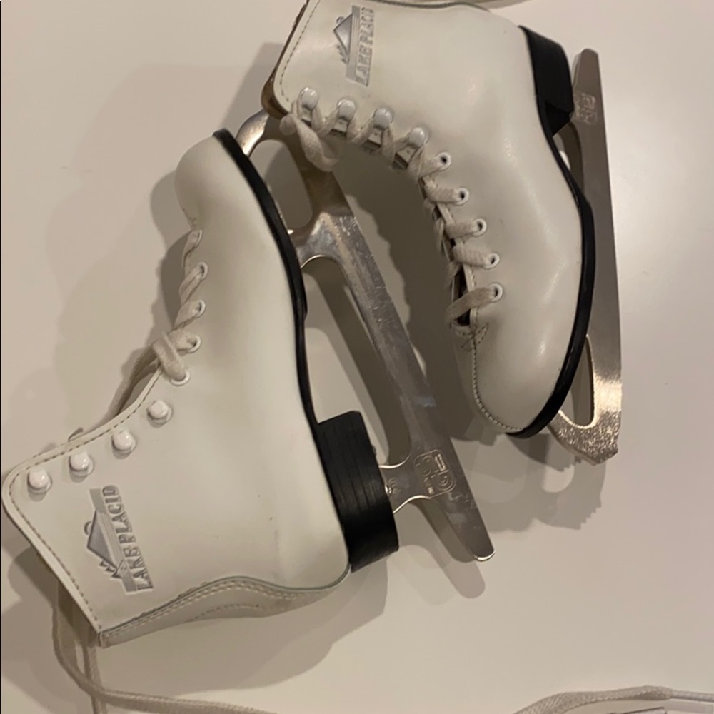 Lake Placid Shoes Size R2